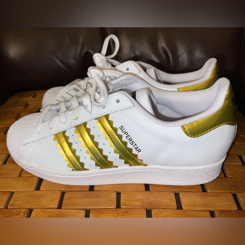 ADIDAS Women's Superstar Shoes New With Box Women Size 9.5